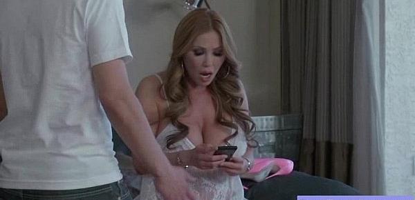  Busty Housewife (kianna dior) In Hardcore Sex Action Secene movie-19